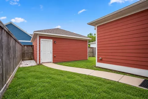 Exterior - 55 Red Harper Dr, Spring, TX 77389 photo 3 of 7