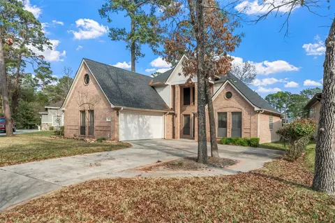 2910 Chaucer Dr, Montgomery, TX 77356