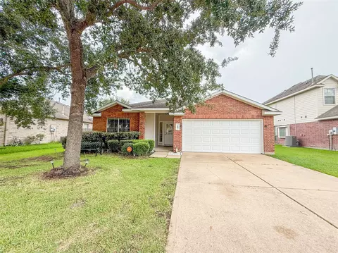 6009 Village Grove Dr, Pearland, TX 77581