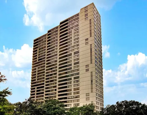 14 Greenway Plz #6P, Houston, TX 77046