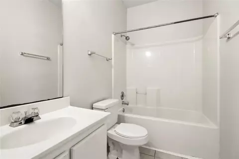 Bath - 914 Colewick Ct, Spring, TX 77373 photo 3 of 3