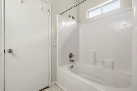 Bath - 914 Colewick Ct, Spring, TX 77373 photo 2 of 3