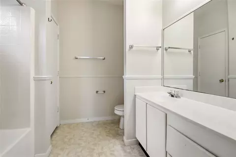 Bath - 914 Colewick Ct, Spring, TX 77373 photo 1 of 3
