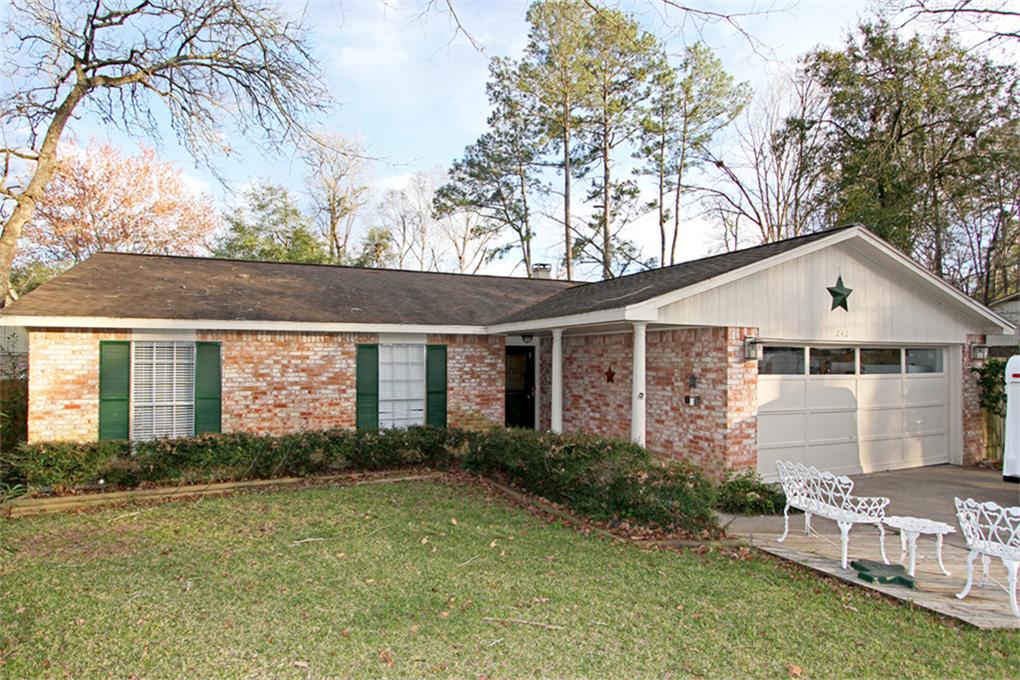 242 Point Clear Dr, Conroe, TX 77304 photo 1