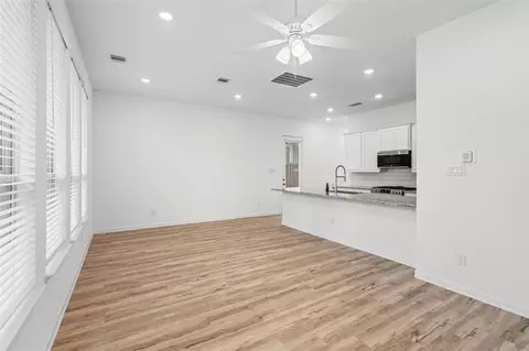 Living - 575 Dry Fork Ln, Conroe, TX 77304 photo 4 of 7