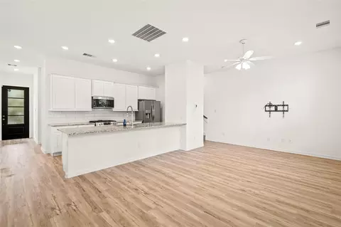 Living - 575 Dry Fork Ln, Conroe, TX 77304 photo 2 of 7