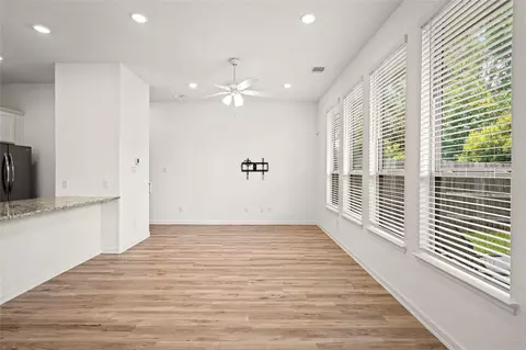 Living - 575 Dry Fork Ln, Conroe, TX 77304 photo 5 of 7