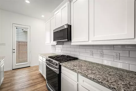 Kitchen - 575 Dry Fork Ln, Conroe, TX 77304 photo 3 of 5