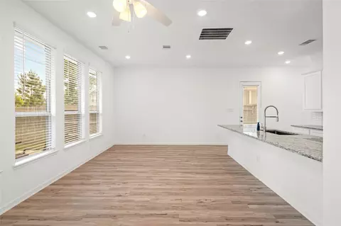 Living - 575 Dry Fork Ln, Conroe, TX 77304 photo 6 of 7