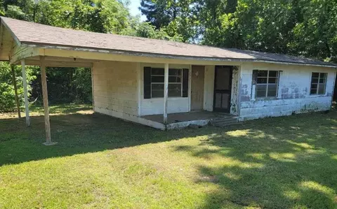 343 NW Martin Luther King Dr, De Kalb, TX 75559