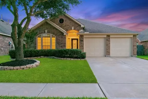 11127 E Lakes Gable Dr, Richmond, TX 77406