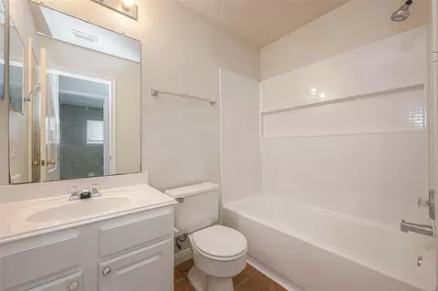 Bath - 5407 Rushstone Ln, Spring, TX 77373 photo 5 of 6