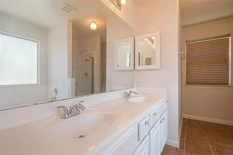 Bath - 5407 Rushstone Ln, Spring, TX 77373 photo 3 of 6
