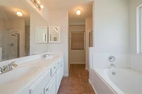 Bath - 5407 Rushstone Ln, Spring, TX 77373 photo 4 of 6