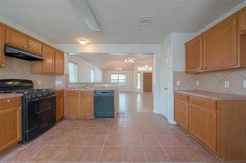 Kitchen - 5407 Rushstone Ln, Spring, TX 77373 photo 3 of 4