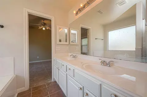 Bath - 5407 Rushstone Ln, Spring, TX 77373 photo 6 of 6