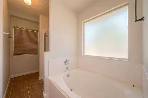 Bath - 5407 Rushstone Ln, Spring, TX 77373 photo 2 of 6