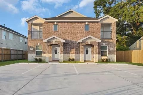 7923 Bowen St #A/B, Houston, TX 77051