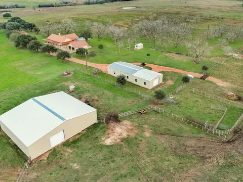 198 County Road 310, Yoakum, TX 77995
