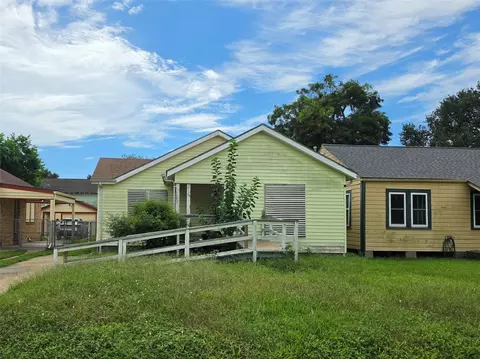 5011 Avenue N 12, Galveston, TX 77551