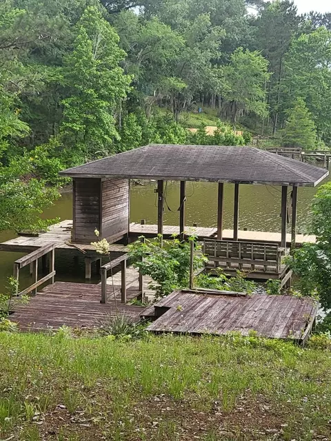 181 Chestnut Bnd, Huntsville, TX 77320
