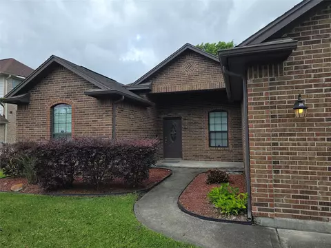 5118 Bayou Dr, Dickinson, TX 77539