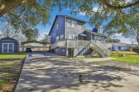 61 S Hilltop St, Point Blank, TX 77364