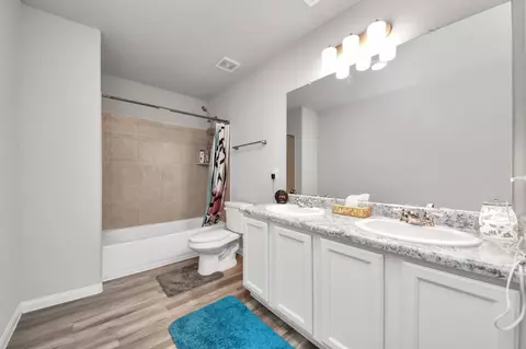Bath - 1908 Bellview St, La Marque, TX 77568 photo 2 of 3