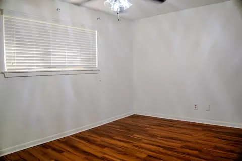 Bedroom - 124 Bluebird Ln, Pasadena, TX 77502 photo 5 of 7