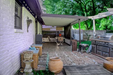 Exterior - 124 Bluebird Ln, Pasadena, TX 77502 photo 3 of 4