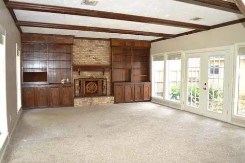 Living - 314 Tara Park, Conroe, TX 77302 photo 1 of 2