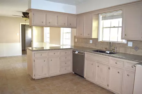 Kitchen - 314 Tara Park, Conroe, TX 77302 photo 1 of 2