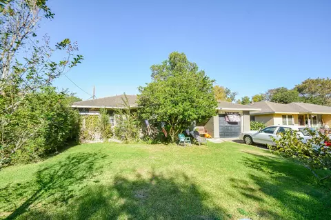 315 Greenwood Dr, Hitchcock, TX 77563