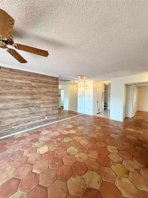 8281 Kingsbrook Rd #256, Houston, TX 77024