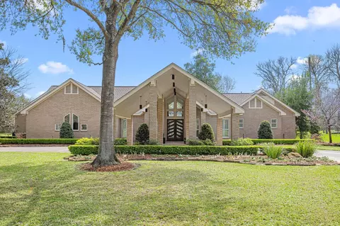 211 Golfview Dr, Richmond, TX 77469