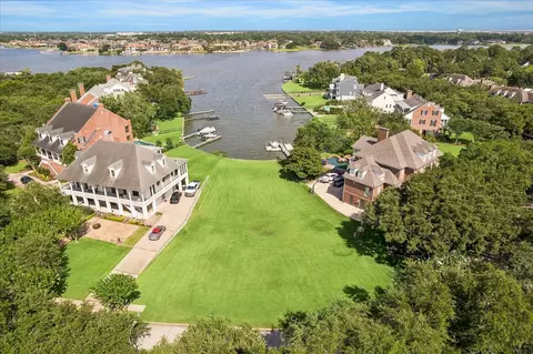 1210 Spring Cress Ln, Taylor Lake Village, TX 77586