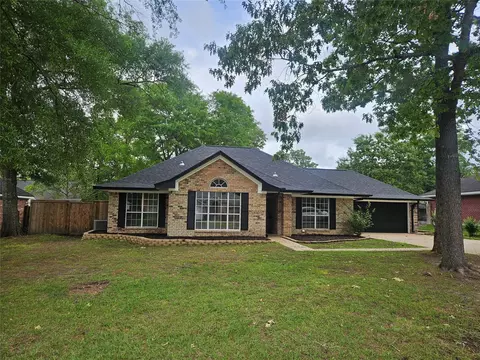 1002 Lindsey Ln, Lufkin, TX 75901