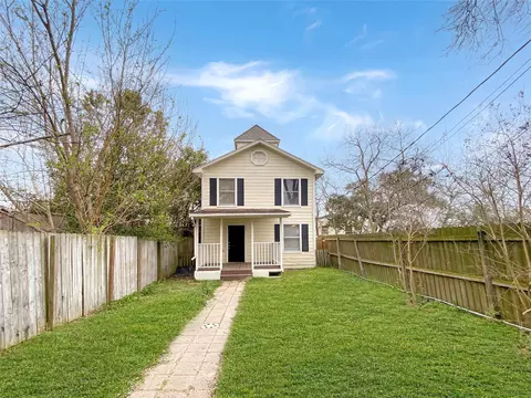 4815 8th St, Bacliff, TX 77518