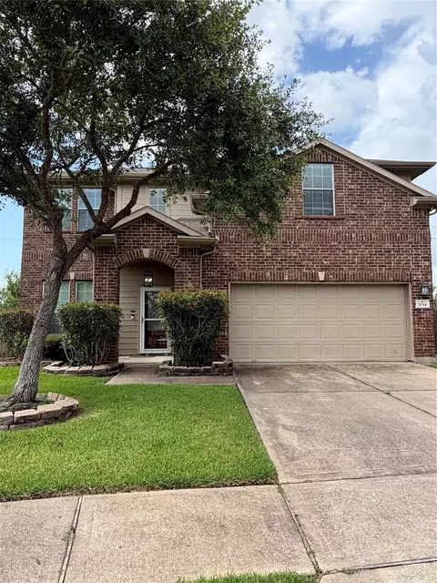 7034 Sun Creek Dr, Hitchcock, TX 77563