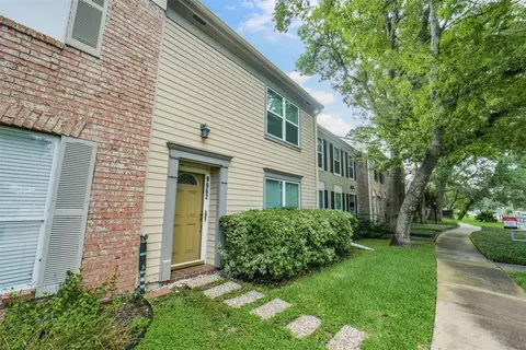 9662 Westview Dr #5, Houston, TX 77055
