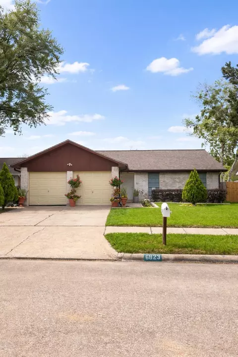 6823 La Violetta Dr, Houston, TX 77083