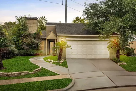 5455 Oakhaven Ln, Houston, TX 77091