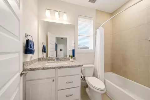Bath - 28811 Ember Crest Ln, Fulshear, TX 77441 photo 4 of 5