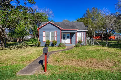 209 Avenue H, Van Vleck, TX 77482