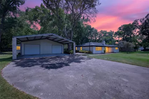 12803 Fairlane Dr, Pearland, TX 77581