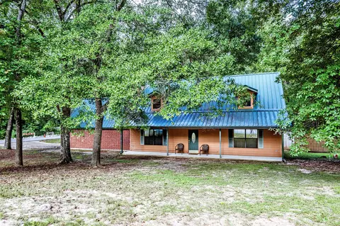 3660 Red Bud Ln, Huntsville, TX 77340