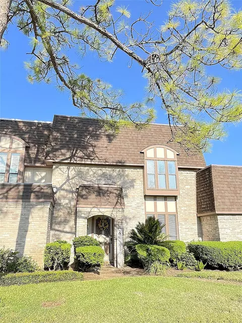 71 S Bachelor Button St, Lake Jackson, TX 77566