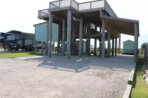 1263 Mabry St, Gilchrist, TX 77617