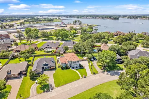 View/Area - 911 Sandy Beach Dr, Conroe, TX 77304 photo 1 of 4