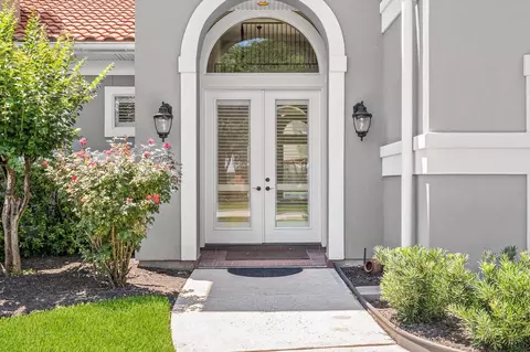 Entry Way - 911 Sandy Beach Dr, Conroe, TX 77304 photo 1 of 5
